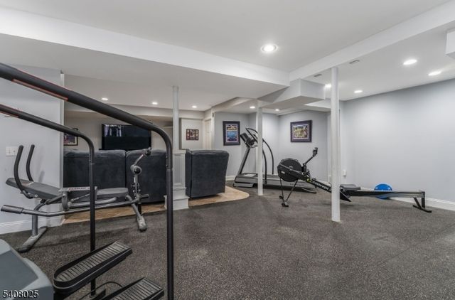 6 Bluebird Ct, Raritan Twp., NJ 08822