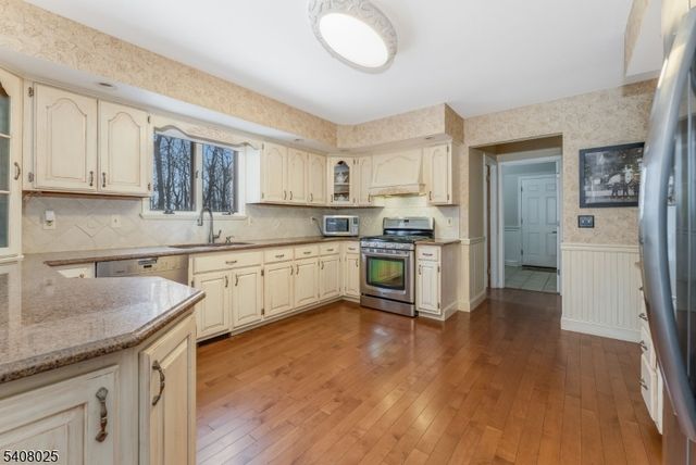 6 Bluebird Ct, Raritan Twp., NJ 08822