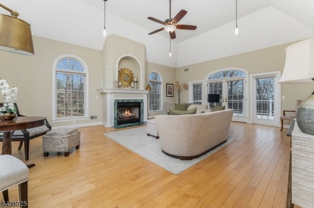 6 Bluebird Ct, Raritan Twp., NJ 08822