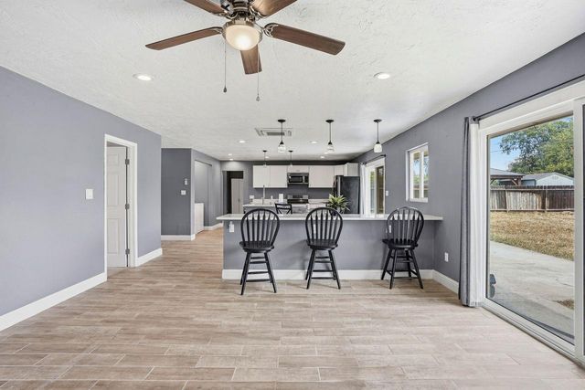 110 W Hazelwood Drive, Lemoore, CA 93245