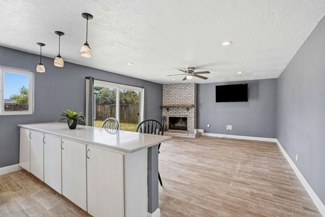 110 W Hazelwood Drive, Lemoore, CA 93245