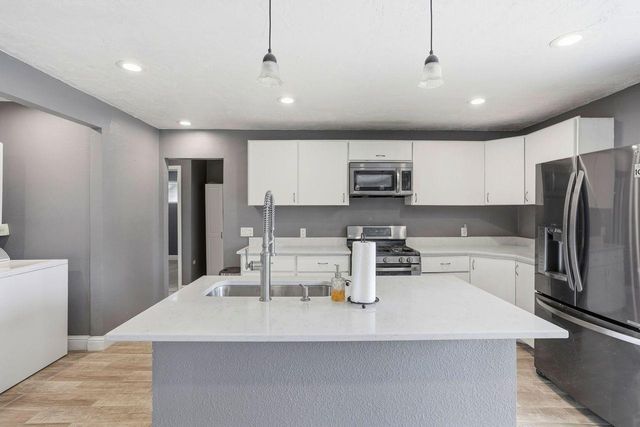 110 W Hazelwood Drive, Lemoore, CA 93245