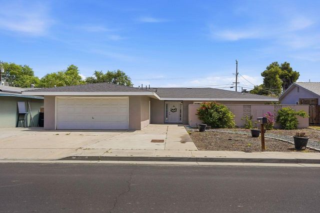 110 W Hazelwood Drive, Lemoore, CA 93245