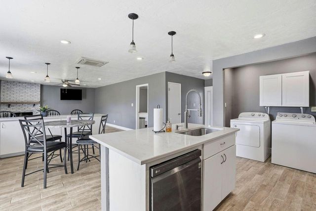 110 W Hazelwood Drive, Lemoore, CA 93245