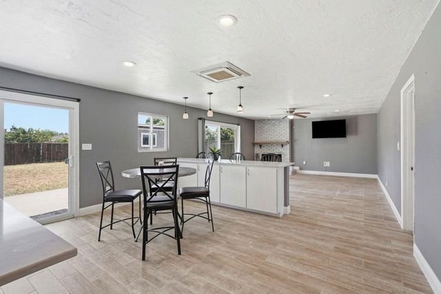 110 W Hazelwood Drive, Lemoore, CA 93245