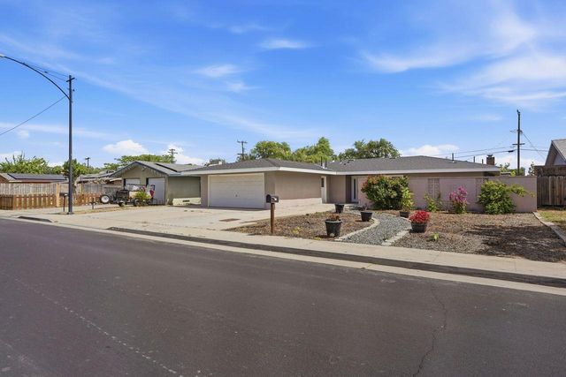 110 W Hazelwood Drive, Lemoore, CA 93245
