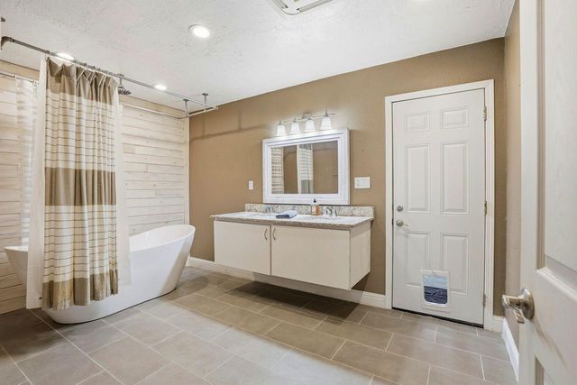 110 W Hazelwood Drive, Lemoore, CA 93245