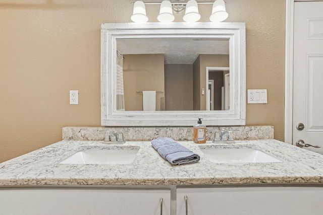 110 W Hazelwood Drive, Lemoore, CA 93245