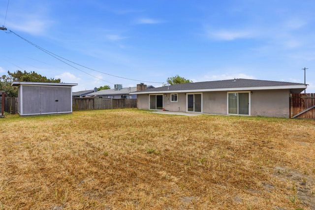 110 W Hazelwood Drive, Lemoore, CA 93245