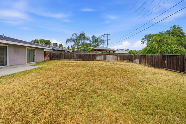 110 W Hazelwood Drive, Lemoore, CA 93245