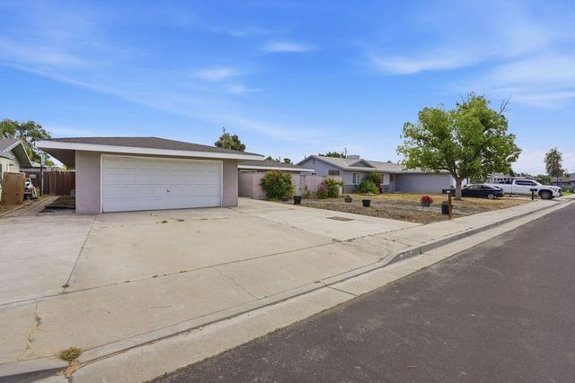 110 W Hazelwood Drive, Lemoore, CA 93245
