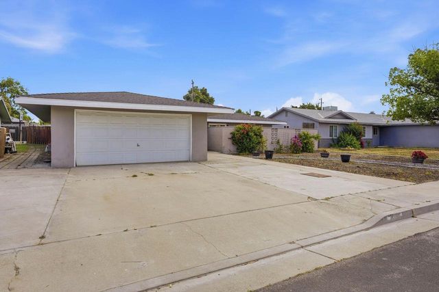 110 W Hazelwood Drive, Lemoore, CA 93245