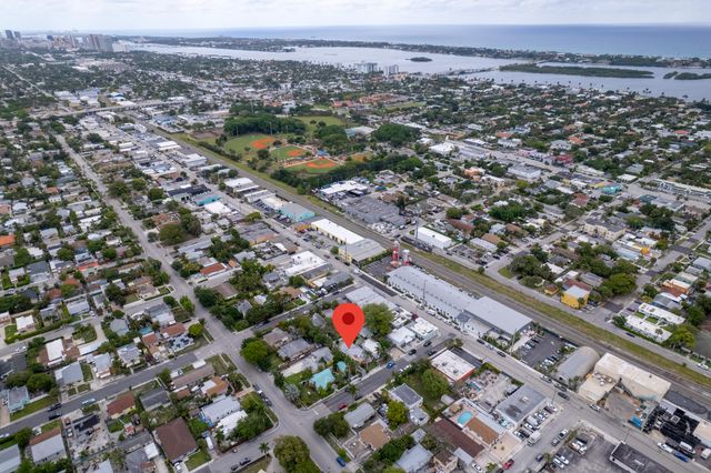 625 Selkirk Street, West Palm Beach, FL 33405