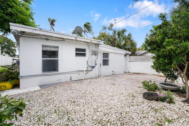 625 Selkirk Street, West Palm Beach, FL 33405