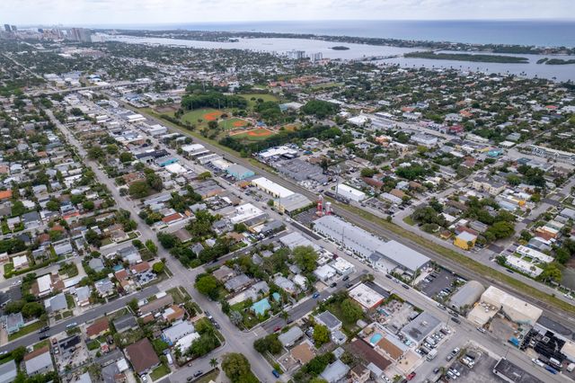 625 Selkirk Street, West Palm Beach, FL 33405