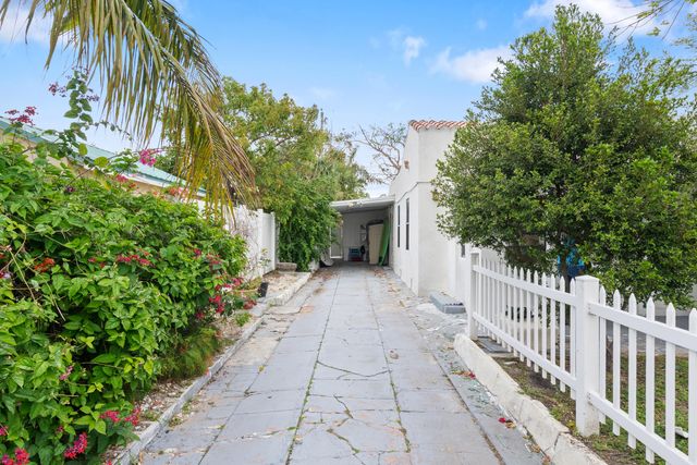 625 Selkirk Street, West Palm Beach, FL 33405