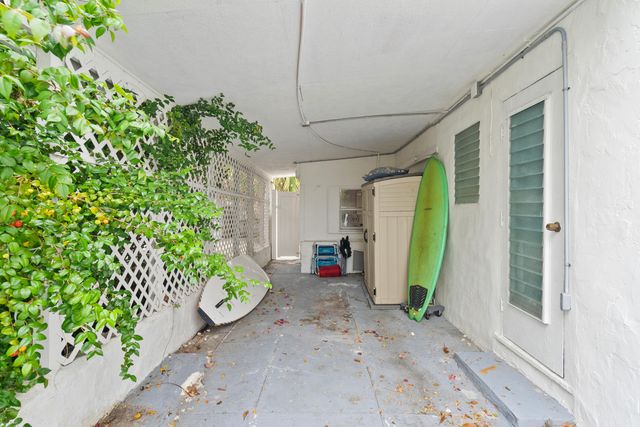 625 Selkirk Street, West Palm Beach, FL 33405