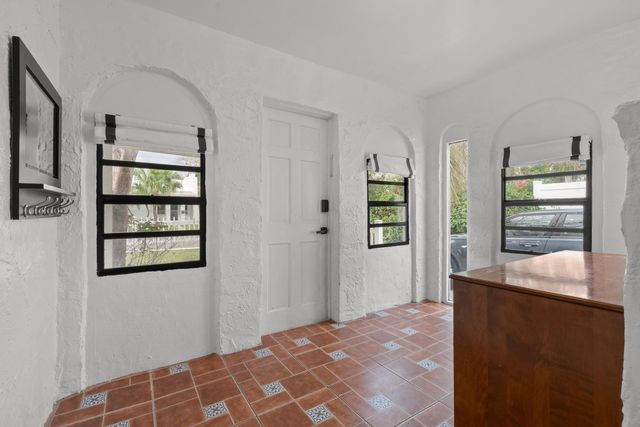 625 Selkirk Street, West Palm Beach, FL 33405