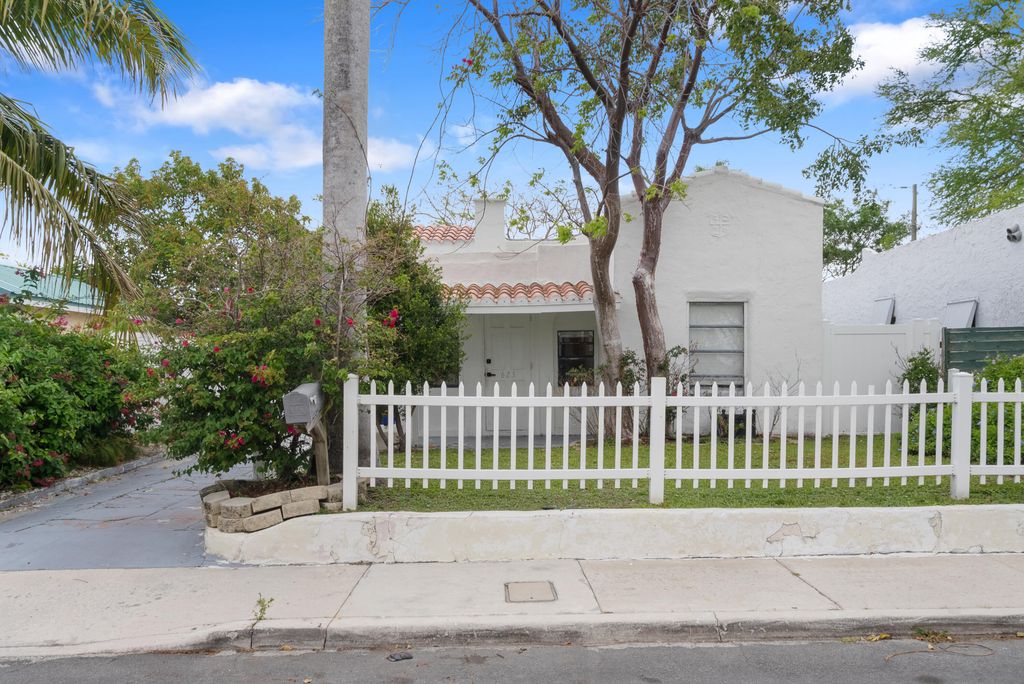 625 Selkirk Street, West Palm Beach, FL 33405