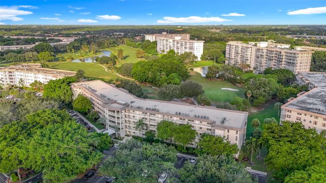545 Oaks Lane 410, Pompano Beach, FL 33069