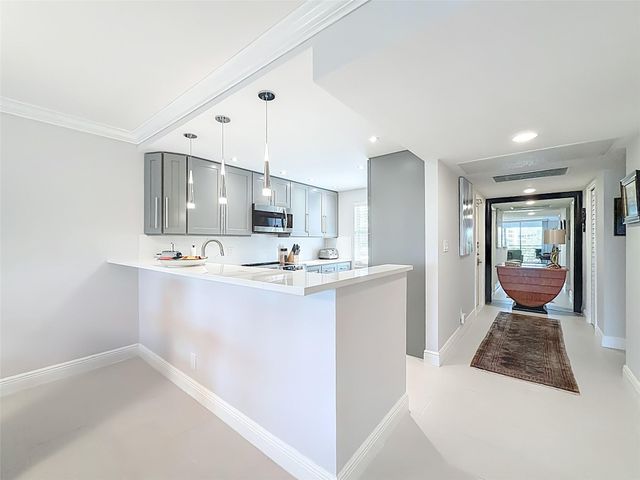 545 Oaks Lane 410, Pompano Beach, FL 33069
