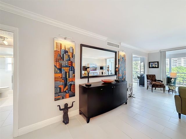 545 Oaks Lane 410, Pompano Beach, FL 33069