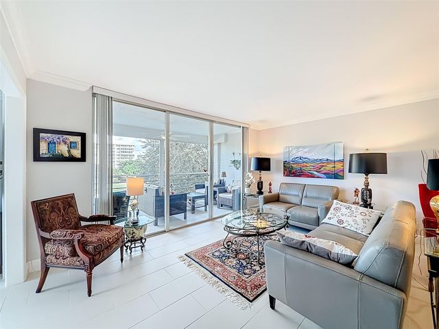 545 Oaks Lane 410, Pompano Beach, FL 33069