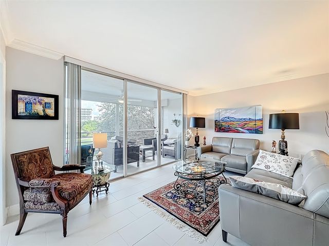 545 Oaks Lane 410, Pompano Beach, FL 33069