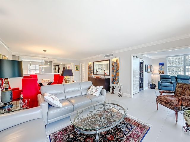 545 Oaks Lane 410, Pompano Beach, FL 33069