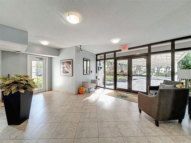 545 Oaks Lane 410, Pompano Beach, FL 33069