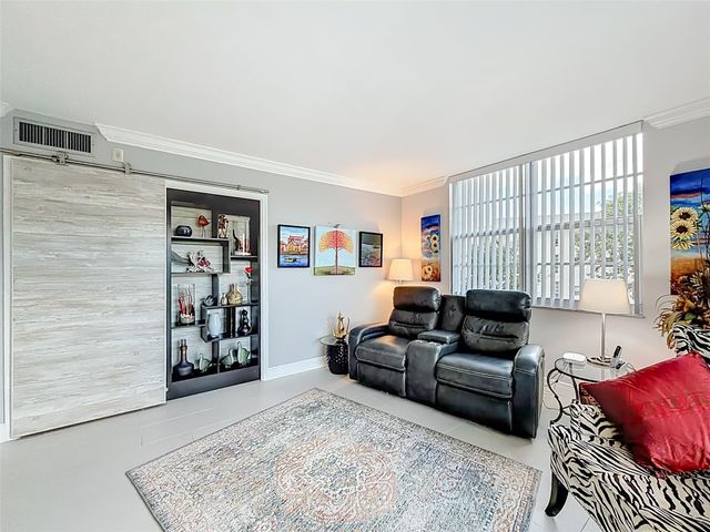 545 Oaks Lane 410, Pompano Beach, FL 33069