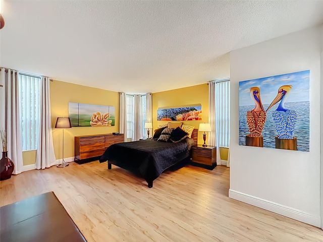 545 Oaks Lane 410, Pompano Beach, FL 33069