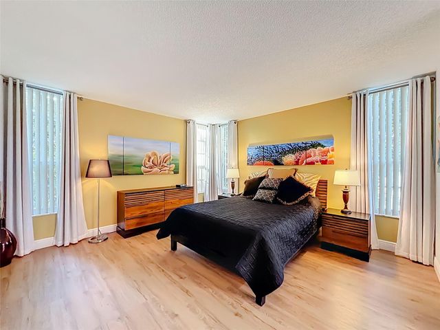545 Oaks Lane 410, Pompano Beach, FL 33069