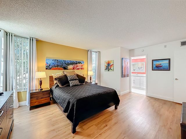 545 Oaks Lane 410, Pompano Beach, FL 33069