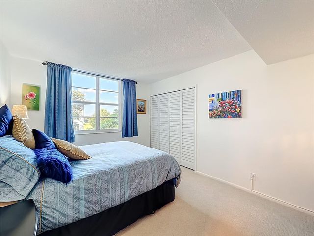 545 Oaks Lane 410, Pompano Beach, FL 33069