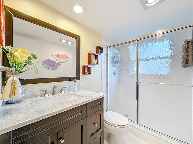 545 Oaks Lane 410, Pompano Beach, FL 33069