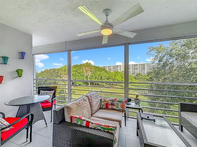 545 Oaks Lane 410, Pompano Beach, FL 33069