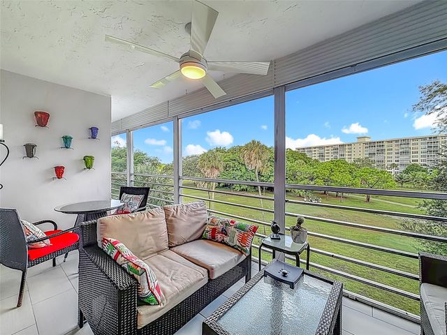 545 Oaks Lane 410, Pompano Beach, FL 33069