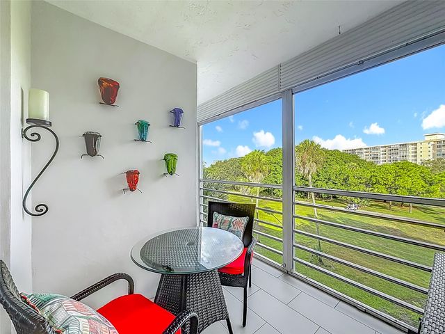 545 Oaks Lane 410, Pompano Beach, FL 33069
