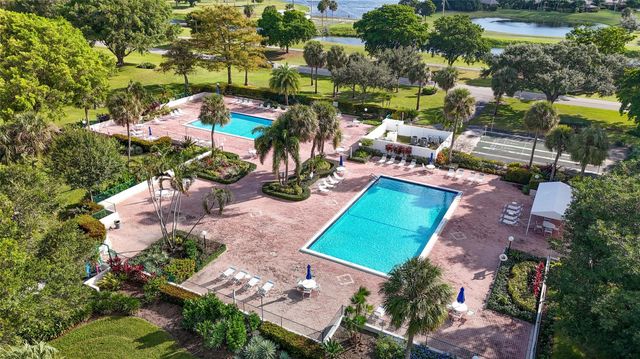 545 Oaks Lane 410, Pompano Beach, FL 33069