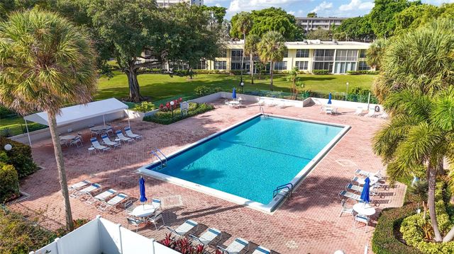 545 Oaks Lane 410, Pompano Beach, FL 33069