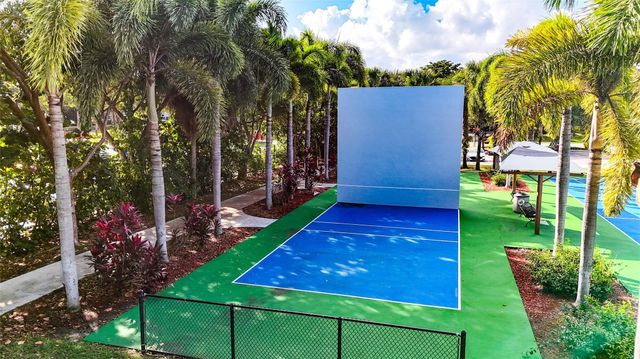 545 Oaks Lane 410, Pompano Beach, FL 33069