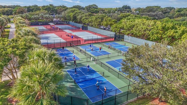 545 Oaks Lane 410, Pompano Beach, FL 33069