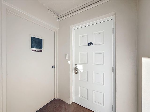545 Oaks Lane 410, Pompano Beach, FL 33069