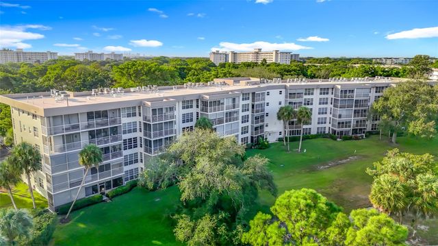 545 Oaks Lane 410, Pompano Beach, FL 33069
