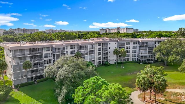 545 Oaks Lane 410, Pompano Beach, FL 33069