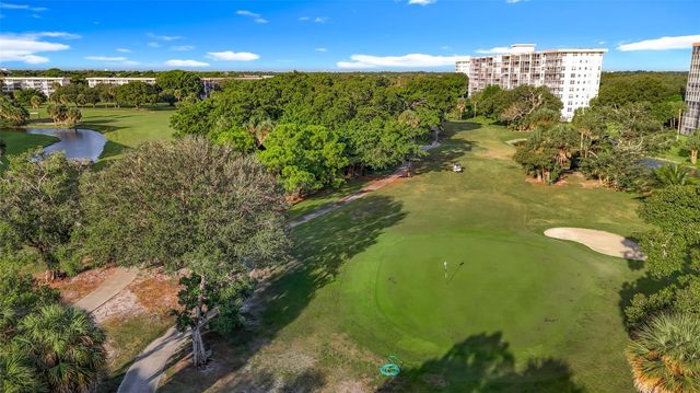 545 Oaks Lane 410, Pompano Beach, FL 33069