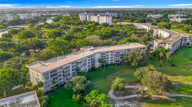 545 Oaks Lane 410, Pompano Beach, FL 33069