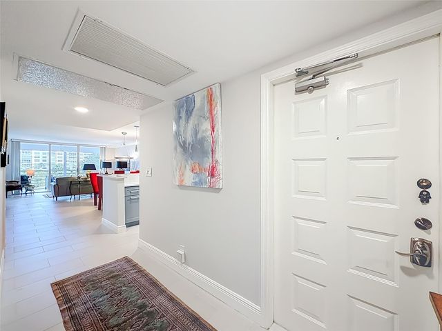 545 Oaks Lane 410, Pompano Beach, FL 33069