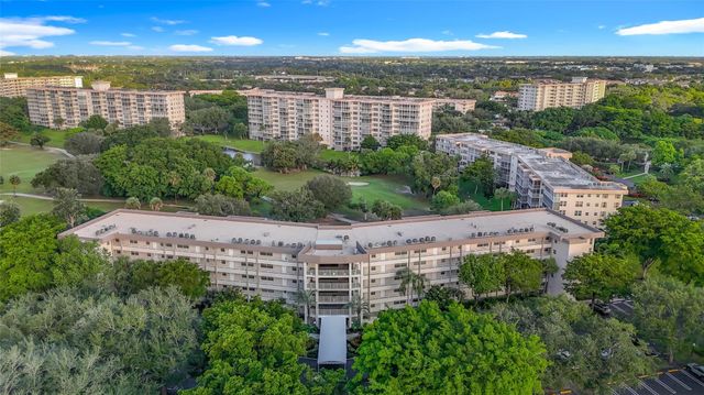 545 Oaks Lane 410, Pompano Beach, FL 33069